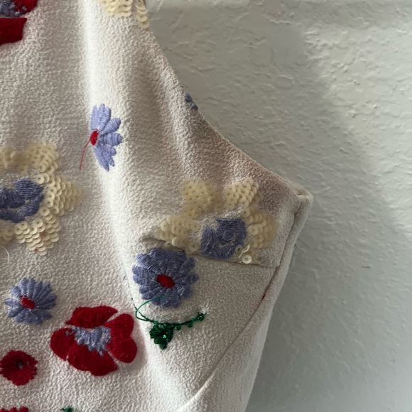 Embroidered floral top - Picture 7 of 8
